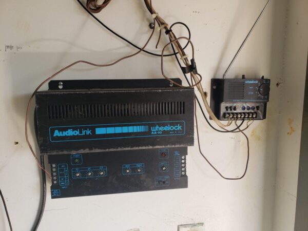 Wheelock Audiolink AA-10 Paging Amplifier 10 Watts RMS +  Inter-Tel GLX 612.1000 3 Line by 8 Station KSU - Image 2