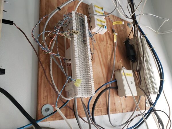 Wheelock Audiolink AA-10 Paging Amplifier 10 Watts RMS +  Inter-Tel GLX 612.1000 3 Line by 8 Station KSU - Image 14