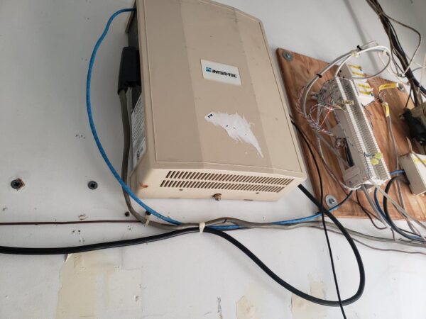 Wheelock Audiolink AA-10 Paging Amplifier 10 Watts RMS +  Inter-Tel GLX 612.1000 3 Line by 8 Station KSU - Image 4