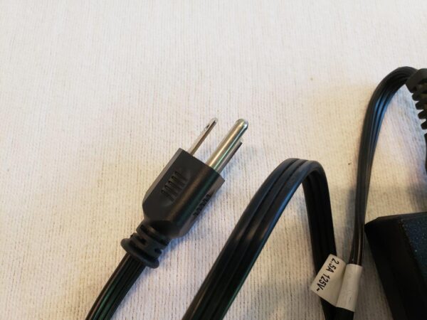 Dell 130W Laptop AC Adapter Charger DA130PE1-00 JU012 - Image 5