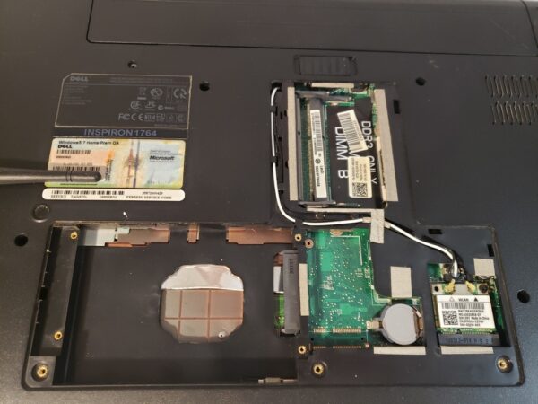 Dell Inspiron 1764 Laptop 17” Screen Notebook P07E001 - Image 19
