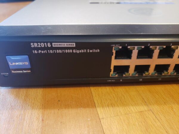 Linksys Cisco SR2016 16-port 10/100/1000 Gigabit Switch - Image 3