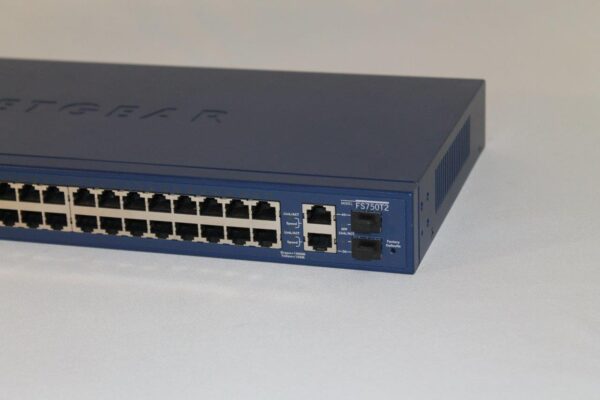 NETGEAR ProSafe FS750T2 48-port 10/100Base-TX Smart switch w/ 2 Gigabit ports - Image 3
