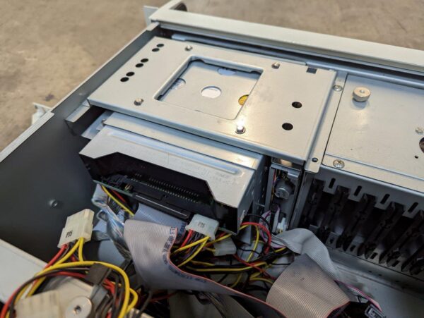 KPI USA Server Case with Rails - Image 2